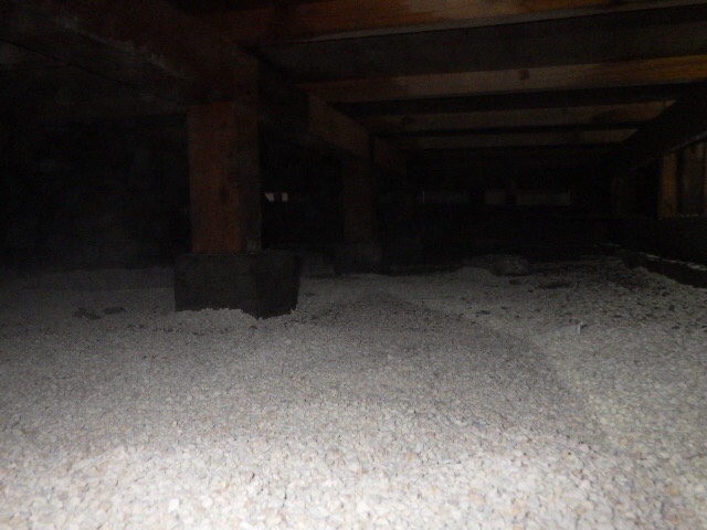 床下調湿剤敷き工事
